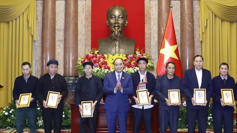 Khua mir sir bưp ƀô̆ mơta ƀing mơnuih arăng đăo gơnang ƀơi tơring čar Hà Giang