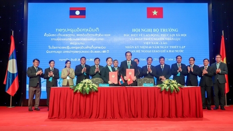 Việt Nam păng Lào jang hơdai pơtho pơhrăm bơngai jang hơgei 