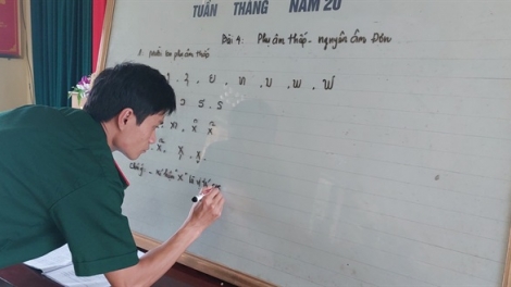 Pa zay pa choom p’rá Lào-Pa mâng loom đoàn kết mị đăh ca noong k’tiếc