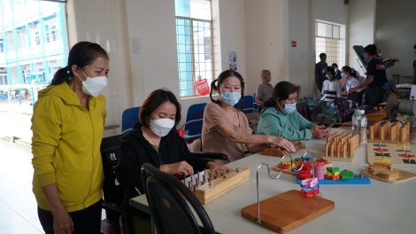 Ngui niam cồng nha bơh lơh sơnơm yau dê tàm broă sơm kòp đồm sơdàng