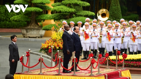 Khua mil čhil Uganda hriê čhưn klă sĭt ti Việt Nam