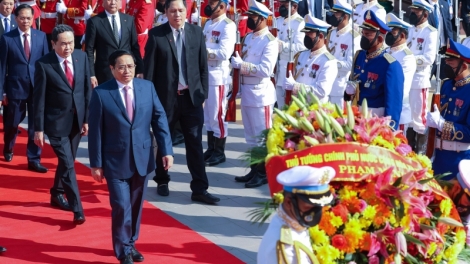 Thủ tướng Teh đak Campuchia Samdech Techo Hun Sen pơgơ̆r pơm lêh sơng Thủ tướng Phạm Minh Chính 