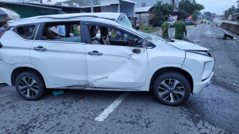 Quảng Ngãi: Ô tô chuh g’roong groong c’lâng, 2 cha năc chêệt, 3 cha năc bhrêy