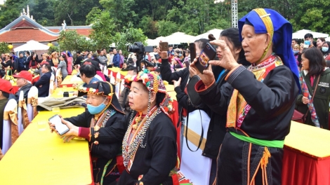 Đại biểu rơơm kiêng: Xăl số, đươi dua pr’đươi số ha manuyh acoon coh, zr’lụ ch’ngai bha dăh