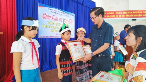 Pr’lưch Hội thi “Tiếng Việt âng zi” c’moo học 2022-2023