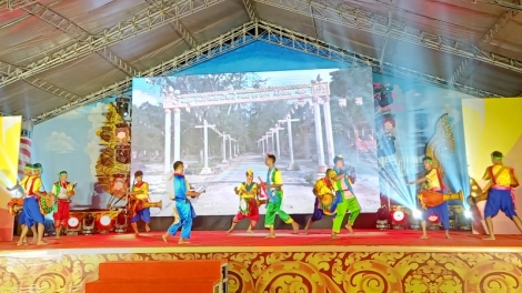 Trà Vinh: Tơợp bhrợ têng Bhiệc bhan t’nơợt căh chuyên đhanuôr Khmer g’luh I- k’nặ 300 diên viên căh chuyên ting pâh