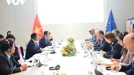 Thủ tướng Phạm Minh Chính pâh lâng prá xay xa nay chr’năp đhị bh’rợ prá xay lâng Triển lãm Kinh tế T’viêng c’moo 2022