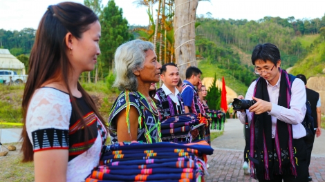 Mât ndray n'hanh mpư n'hao rnoh khlay văn hoá ƀon lan ăp rnoi mpôl đê̆ ta nkual n'har bri