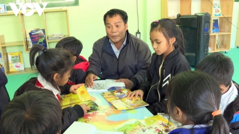 Thầy giáo Cơ Tu tốt nghiệp ĐH loại giỏi, zước đâc ooy ca noong k’tiếc pa bhrợ