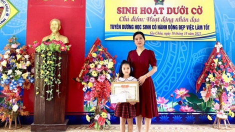 Quảng Trị: Hơnh deh học sinh lớp 1 bơơn chơơih lâng pa chô đoọng cớ ha ma nưih bhrợ đhr’dooc