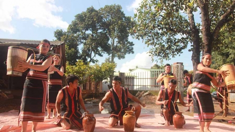 Gơyut ayong mơng hlâo