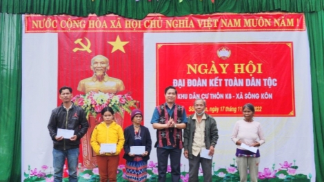 Nắc cớ bhrợ bh’rợ c’pân coh cr’chăk T’ngay bhiệc bhan đại đoàn kết pazêng đhanuôr