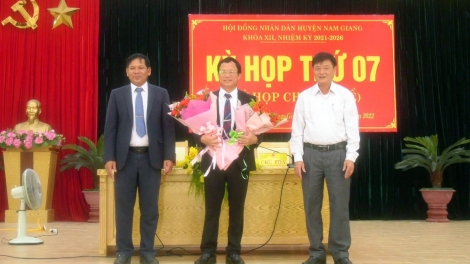 T’cooh Châu Văn Ngọ bơơn bầu k’đhơợng bhrợ Phó Chủ tịch UB ND chr’hoong Nam Giang