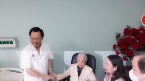 Phó Chủ tịch nước Võ Thị Ánh Xuân, lưm lâng cher đoọng hun pr’hêl ha Phó Chủ tịch nước l’lăm a hay Nguyễn Thị Bình