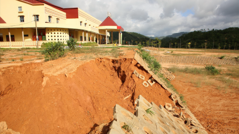 Hr’lang k’tiếc đhị tang cha ơh thể thao Đông Giang