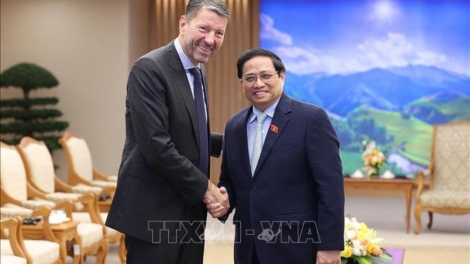 Ngế pro xiâm hnê ngăn tơnêi têa tơdah kăn xiâm pơkuâ Grup Adidas