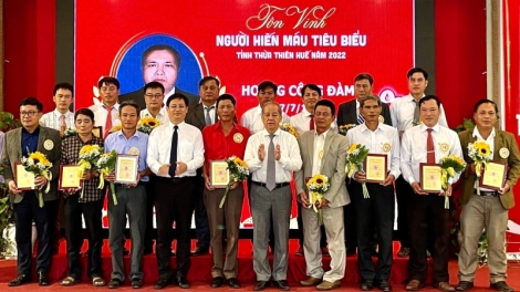 Thừa Thiên Huế chăp hơnh 100 cha năc đoọng aham tình nguyện tr’haanh