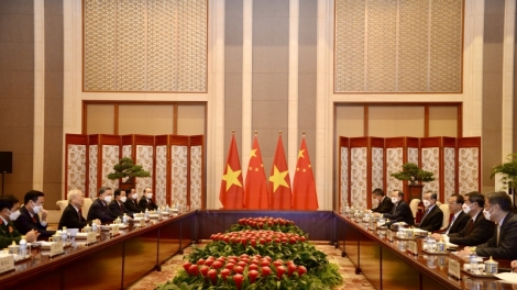 Tổng Ƀí thư ồng Nguyễn Phú Trọng cribơyai mờ Thủ tướng lơgar Lo ồng Lý Khắc Cường 