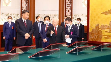 Tổng Ƀí thư ồng Nguyễn Phú Trọng cri bơyai mờ Tổng Ƀí thư, Củ tịc lơgar Lo ồng Tập Cận Bình