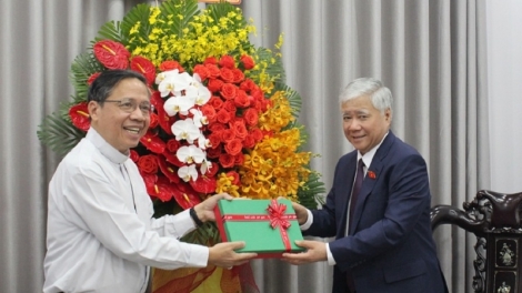 Kơdră Anih jang Trung ương Măt trâ̆n tôh kuôk Việt Nam thơ thâu hơ iă pơyan Nô-el tơ̆ Bình Thuận