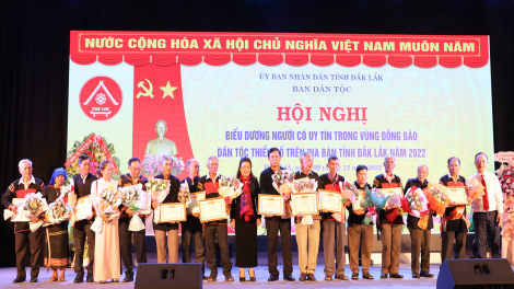 Dak Lak: Pơpŭ bơni 100 čô mơnuih arăng đăo kơnang djuai ƀiă