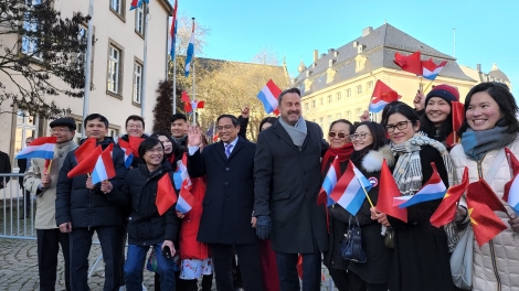 Pôa Phạm Minh Chính, Ngế pro xiâm hnê ngăn Chin phuh tơpui tơno ƀă Ngế pro xiâm hnê ngăn kong têa Luxembourg 