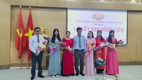 Khánh Hoà xăl t’mêê bh’rợ pa dưr pa xớc đảng cóh sinh viên, học sinh