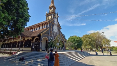  Mčhĭt m’uăt ai êwa drông Knăm Noel ti Kon Tum - Gia Lai 