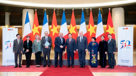 Kơdră Kuôk hô̆i Vương Đình Huệ pơma đam hăm Kơdră Thượng viện Phalăng Gérard Larcher