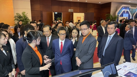 Groi Thủ tướng Vũ Đức Đam râng rƀŭn nchră Lam dak mpeh doanh nghiệp công nghệ mrô