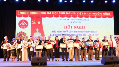 Đăk Lăk: Pôk pơ ư 100 ‘nu bơngai đ3ei kon pơlei yom lơ̆m tơring kon kông