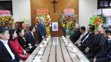 Ơi Đỗ Văn Chiến hơ-ư̆č hmưi Noel thun 2022 ƀơi Sang jưh ama wai lăng khul đăo khop Kontum 