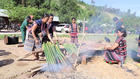 Pân đil Cơ Tu zư lêy lâng pa dưr chr’năp ch’na đh’năh ty đanh