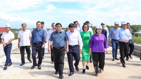 Thủ tướng: Lêy pa chăp, prá xay cớ chr’năp điện đhí, điện mặt t‘ngay