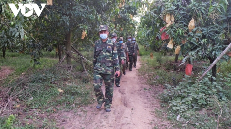 Kahan răng mgang knông lăn An Giang:  Gang mkhư̆ klei mŭt kbiă soh hŏng hdră bhiăn krĭng knông lăn 