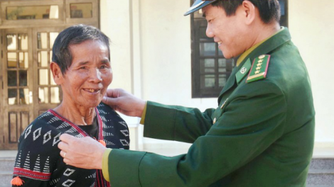 Bộ đội Biên phòng Quảng Nam pa độp đoọng 1.500 hun pr’hêl Tết cher đoọng ha pr’loọng đha rứt lâng đhanuôr acoon cóh
