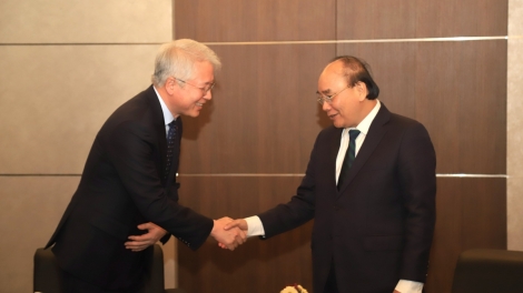 Chủ tịch nước Nguyễn Xuân Phúc tr’lum lâng apêê t’cooh xa nay zập tập đoàn bha lâng âng Hàn Quốc