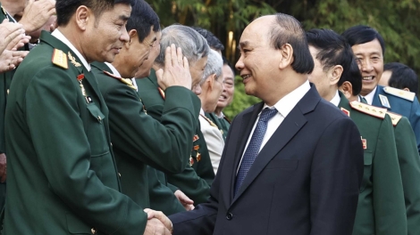 Chủ tịch nước tr’lưm lâng c’bhúh đại biểu Ban liên lạc Cựu chiến binh Sư đoàn 341