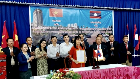 Càr Dăk Lăk (Việt Nam) tìp măt lơh kwèng bal bơta niam chài mờ càr Sekong (Lào) 