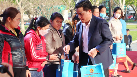 Lâh 5.000 pa bhrợ bơơn đươi dua dịch vụ chr’năp cơnh lâng chr’năp t’đui đoọng chợ Tết Công đoàn đhị Quảng Nam