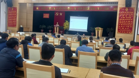 Nam Giang pa choom đoọng ooy bhrợ pa dưr chr’val, thị trấn bơơn cr’noọ xa nay bơơn năl pháp luật