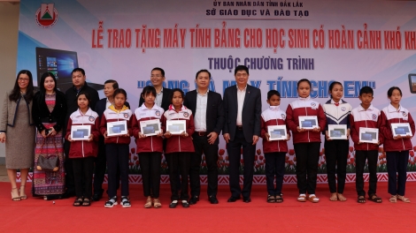 Dak Lak: 14 rbăn máy tính bảng geh pă ân kon se tâm bôk nau kan “Sóng ndrel máy tính ân oh”