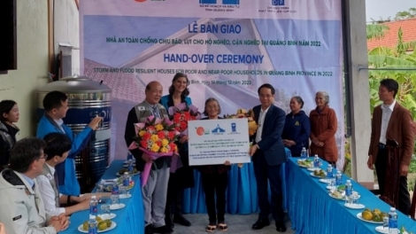 Cher đoọng ha đhanuôr buôn vaih tuh bhlong Quảng Bình đong “Tệêm ngăn cha groong boo đhí, tuh bhlong”