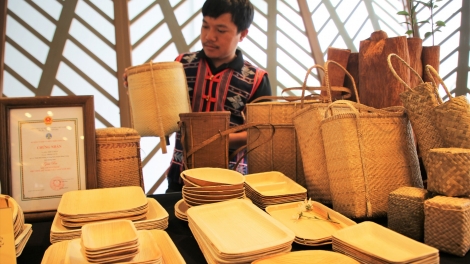 Bhrợ t’vaih c’lâng bhrợ cha nhâm âng ha đha nuôr, pa xiêr apêê đhr’năng bhrợ bil crâng