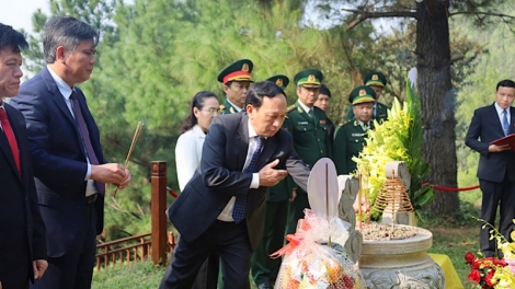 Mpoh nhang ta môch Đại tướng Võ Nguyên Giáp 