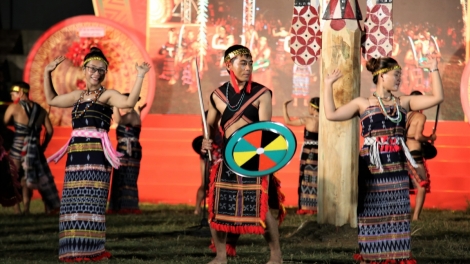 Chr’va cr’noọ xa nay chăp hơnh văn hoá acoon coh coh lang ta đhâm c’mor Cơ Tu