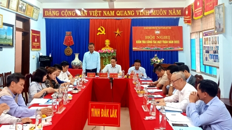 Kăn xiâm phŏ hnê ngăn Vi ƀan Măt trâ̆n tơnêi têa Việt Nam pêi cheăng a Dak Lak