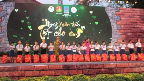 Ƀòn dờng Hồ Chí Minh mut lơh Chờ sơnam pa Việt Nam nam 2023