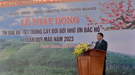 Củ tịc Quôk hội ồng Vương Đình Huệ tus bal dơ̆ lam lơh tàm pơrlòng mờ “Sa tềp tam chi sùm sùm kah ưn ngài Bác Hồ” sơnam pa Quý Mão 2023