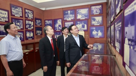 Kơdră chĕp pơgơ̆r Kuô̆k hô̆i Vương Đình Huệ ƀlŏk hơdơ̆r Kơdră so Kuô̆k hô̆i Nguyễn Hữu Thọ